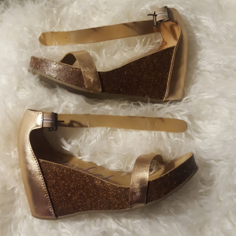 Gold Wedges